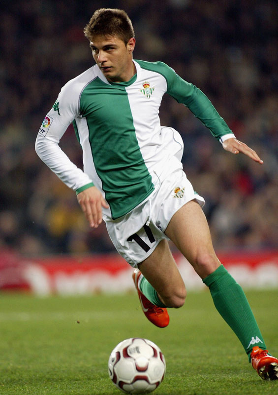 乾貴士の新たなクラブ、ベティスの「20年間分のユニフォーム」をまとめて見る｜写真5