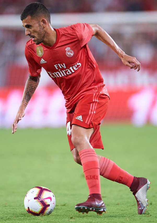 同系色コーデ！「ユニフォーム＋スパイクの美しい着こなし」を見よう｜写真6