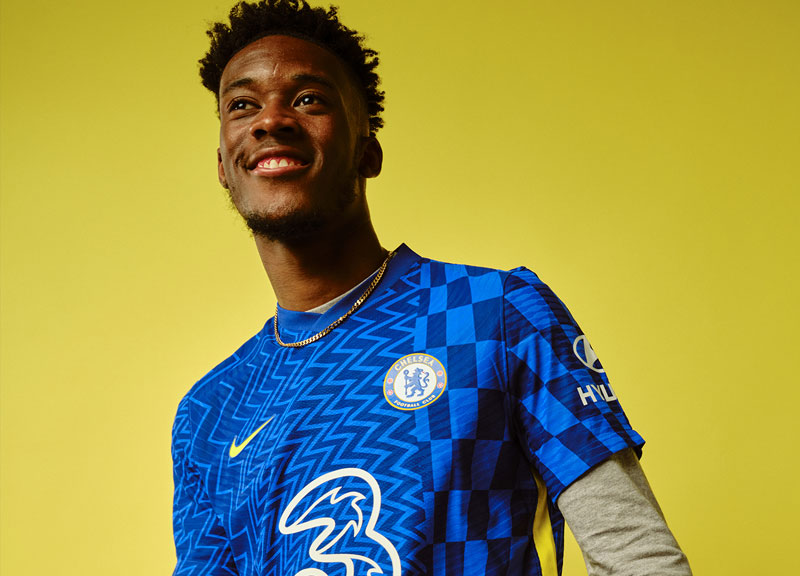 チェルシー、2021-22新ユニフォーム発表！「アート風デザイン」が斬新すぎる｜写真4