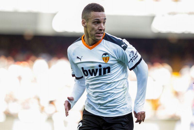 PSG、カバーニの代わりに買うべき「5名のお買い得FW」｜写真2