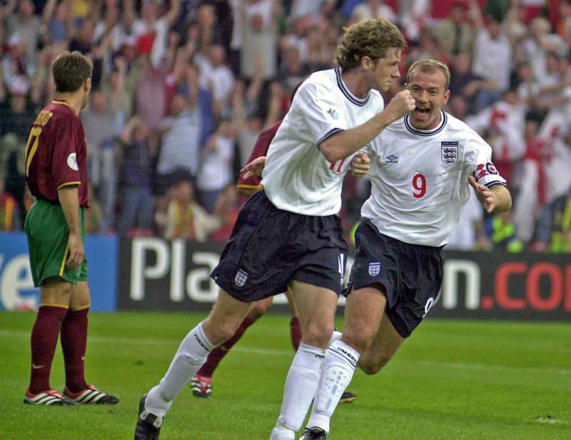 気品漂う美しき名作！イングランド代表「1999ホーム」ユニフォーム｜写真3