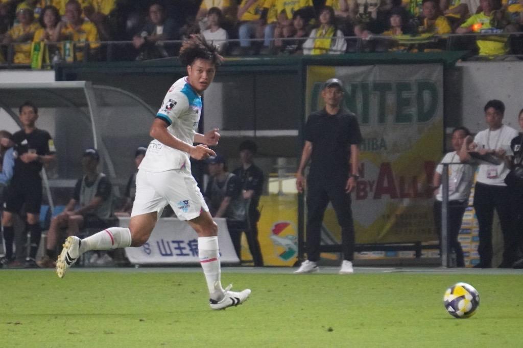 DF井上太聖の順天堂大同期対決2連戦！J2サガン鳥栖の大卒ルーキーが「誰よりも活躍したい」と九州ダービーの勝利を誓う｜写真4