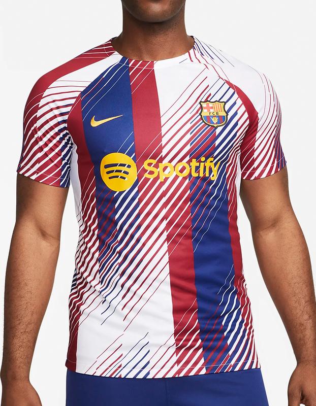 バルセロナに「NIKE新作トレーニングウェア」登場！色鮮やかな“プレマッチトップ”は要注目｜写真7