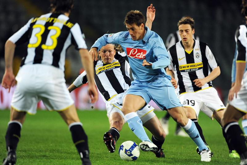 老舗DIADORAによる渾身の一着！ナポリ「2008-09ホーム」ユニフォーム｜写真3