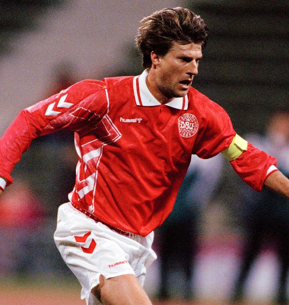 デンマーク代表、hummelの「隠れ名作ユニフォーム」4選！両者は2032年まで契約延長が決定｜写真4