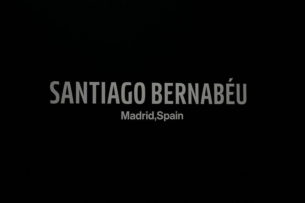 Jリーグオフィスのチャンピオンモニュメントを撮影！J1連覇の神戸とリーグ杯覇者の名古屋のラッピングは迫力満点｜写真8