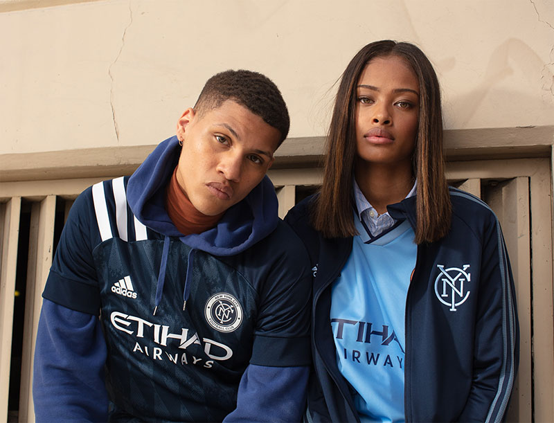 ニューヨーク・シティFC、新ユニフォーム「GOTHAM」登場！モデルは美人タレント｜写真4