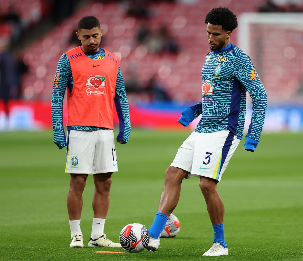 ピッチが華やかに！3月にNIKE新作「プレマッチ・トップ」を着た4つの代表チーム｜写真8