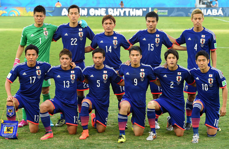 日本代表の歴代ユニフォームを見る！2014年「円陣モデル」｜写真3