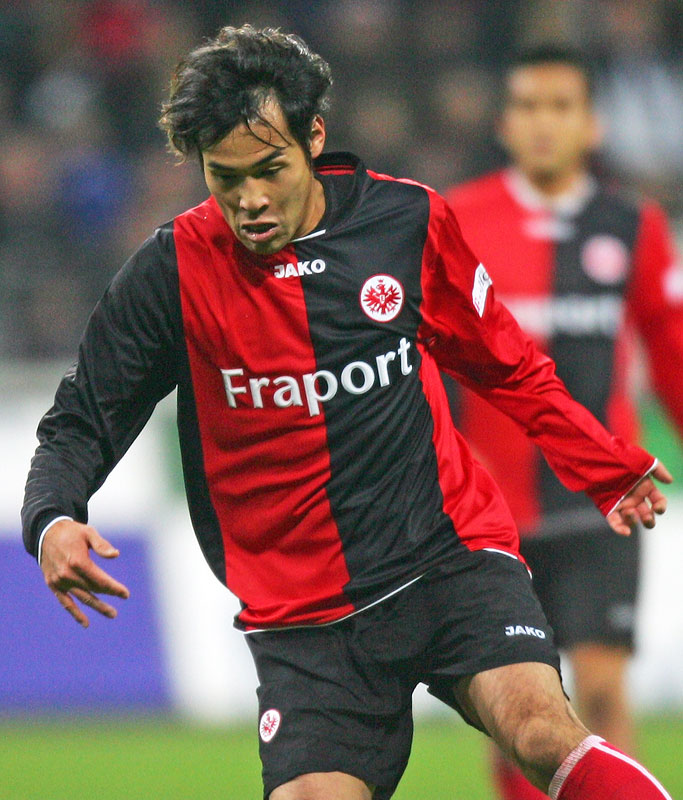 また見たい！長谷部のフランクフルト、カッコいい「赤黒ユニフォーム」6選｜写真6