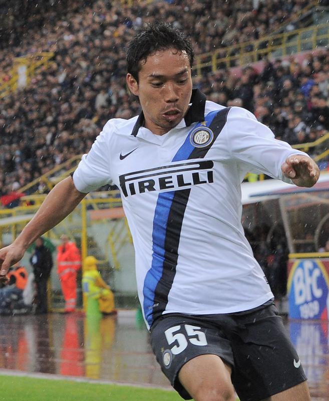 日本戦のペルー代表と同じ！世界各国の「タスキ柄」ユニフォーム10選｜写真3