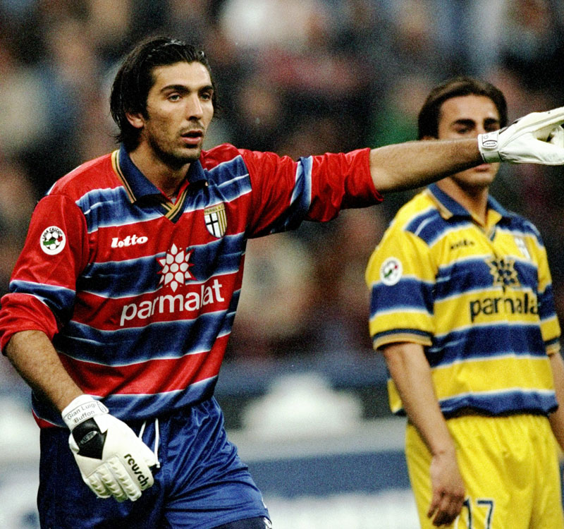 “裏切り者”ブッフォン、パルマ英雄時代の「イケてるユニ姿」7選｜写真2