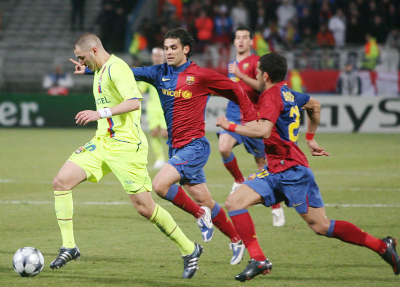 ベンゼマ、“最後のCL”ユニ！リヨン「2008-09サード」 ユニフォーム｜写真4