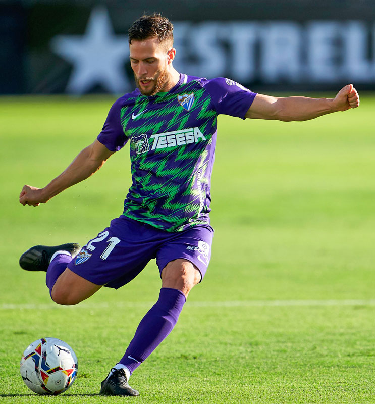 映画が話題！ちょっと「エヴァンゲリオンっぽい」ユニフォーム6選｜写真8