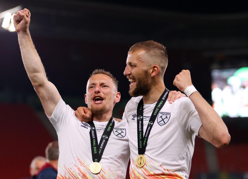 伊東＆中村が大当たり！異国で一緒にプレーする「代表のチームメイト」たち｜写真3