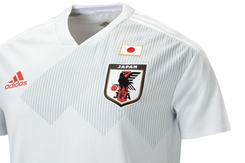 日本代表、ロシアW杯に向けた新アウェイユニフォームを発表！初の“日の丸”デザイン｜写真4