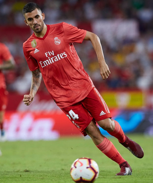 同系色コーデ！「ユニフォーム＋スパイクの美しい着こなし」を見よう｜写真5