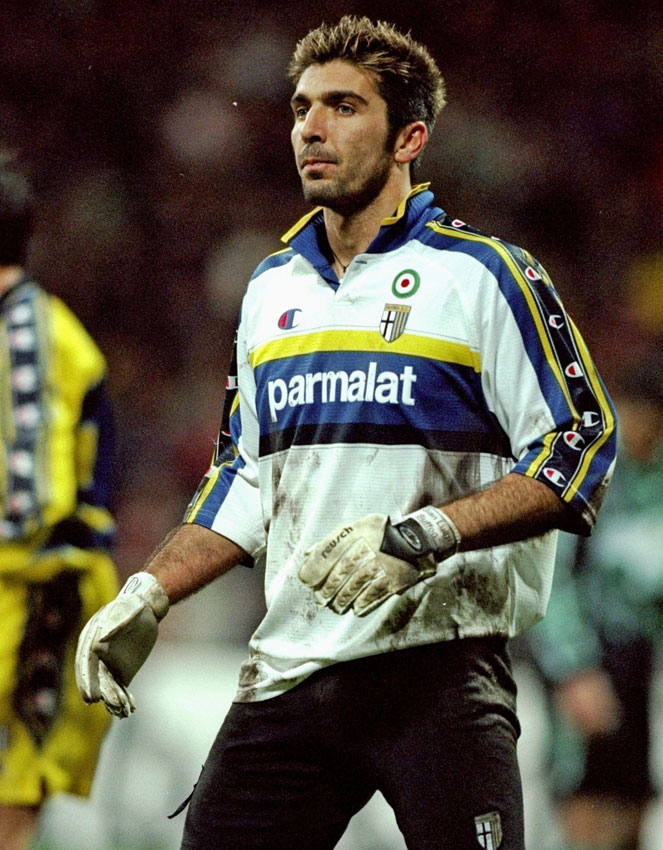 “裏切り者”ブッフォン、パルマ英雄時代の「イケてるユニ姿」7選｜写真5