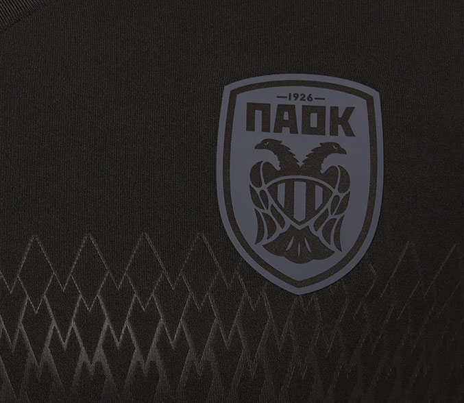 香川真司の新チーム、PAOKの20-21ユニフォーム！「双頭の鷲」がかっこいい｜写真5