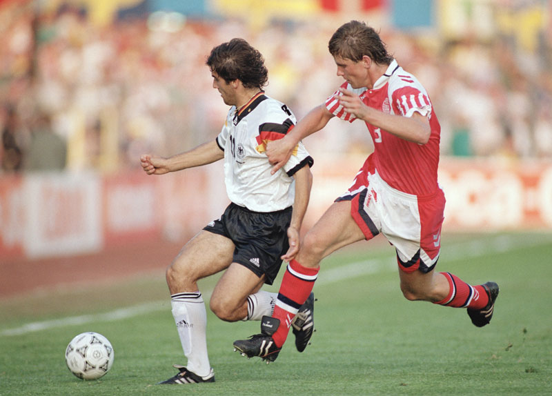 過去8大会のEURO「決勝戦ユニフォーム」、色はこんな感じだった｜写真4