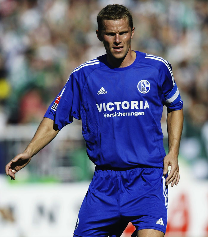 ダービー直前！シャルケの歴代adidas「青いユニフォーム」を見る｜写真4