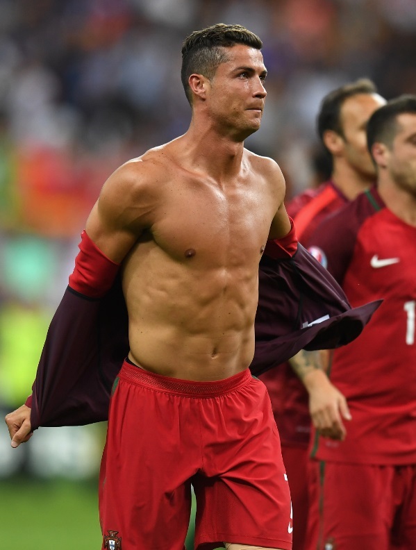 筋肉王！クリスティアーノ・ロナウド、EURO5大会の歴代筋肉まとめ｜写真14