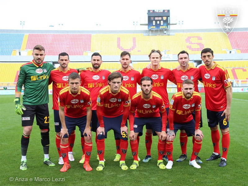 絶好調レッチェ、中途半端な「113周年記念」ユニフォームを発表｜写真4