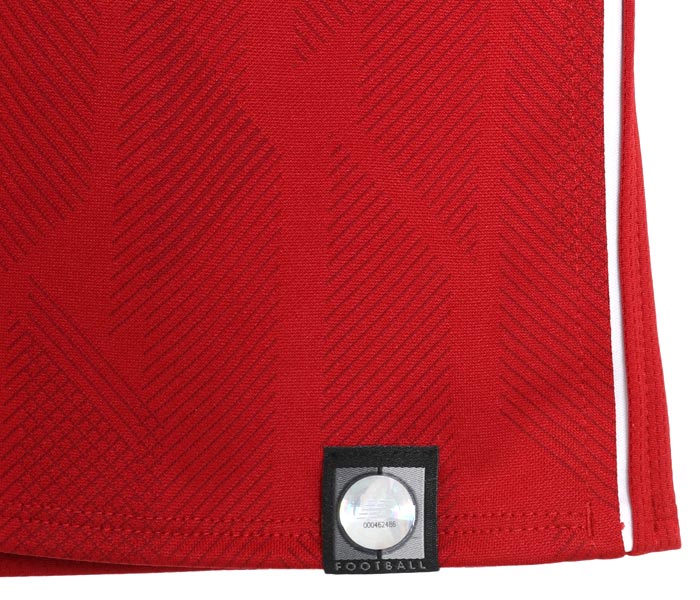 リヴァプール、2018‐19新ユニフォームを発表！模様は「スタジアム」に触発｜写真8