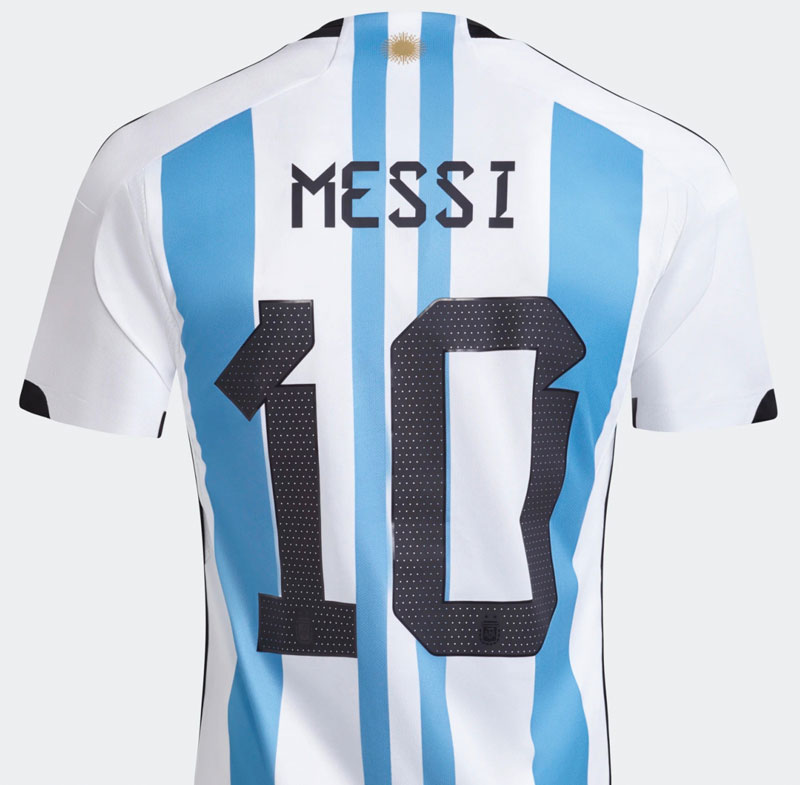 アルゼンチン代表、カタールW杯に向けた新ユニフォーム発表！「国の象徴」を背負うデザイン｜写真4