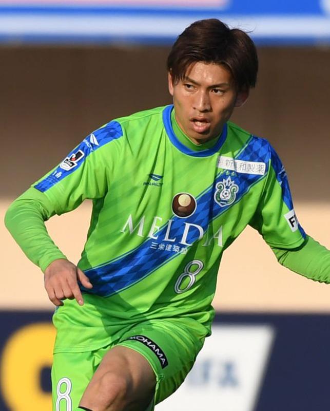 日本戦のペルー代表と同じ！世界各国の「タスキ柄」ユニフォーム10選｜写真6