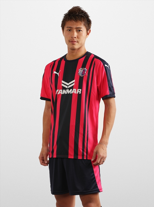 セレッソ大阪、2018新ユニフォームを発表！ホームは「ピンク×白」｜写真6