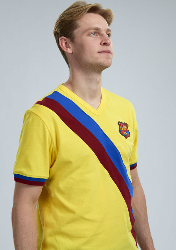 バルセロナ、クラブ公式の新作レトロジャージが登場！「鉄板ウェア」もご紹介｜写真5