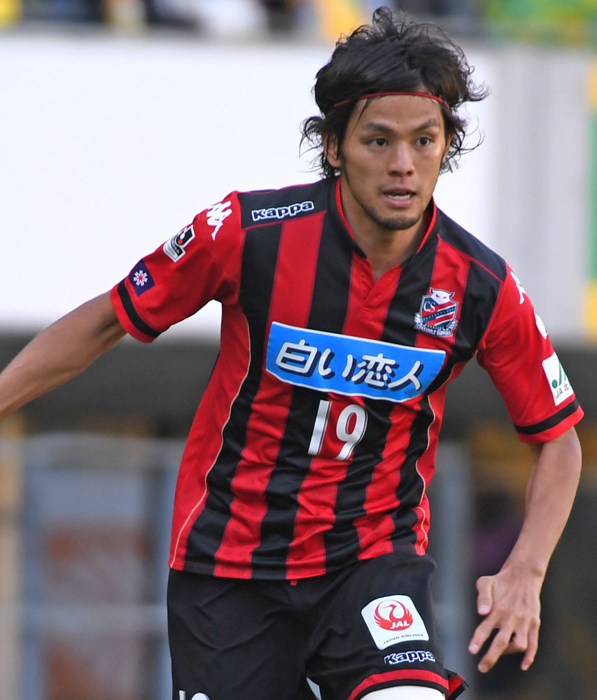 サッカー界最強の「赤黒ストライプ」ユニフォームを着る5チーム｜写真3