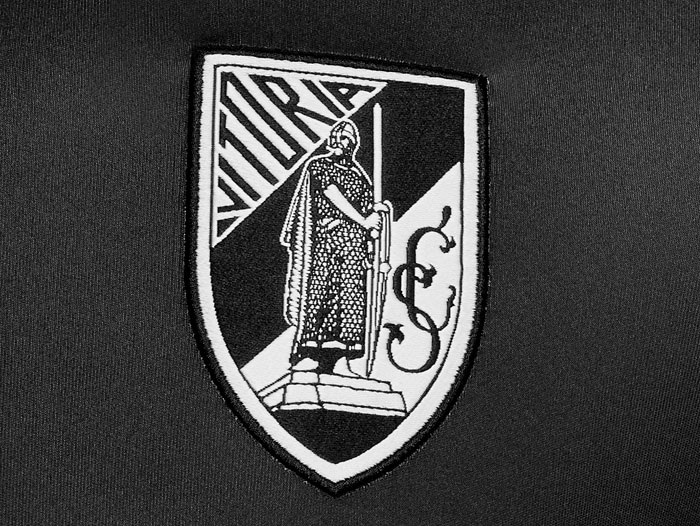 深堀隼平が移籍、ヴィトーリアの2018-19ユニフォーム！エンブレムは「王様」｜写真6