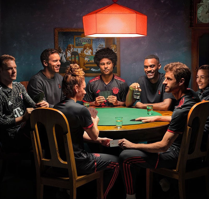 「伝統のカードゲーム」をデザイン！バイエルン、22-23新サードユニフォームを発表｜写真8