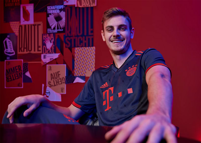 「伝統のカードゲーム」をデザイン！バイエルン、22-23新サードユニフォームを発表｜写真6