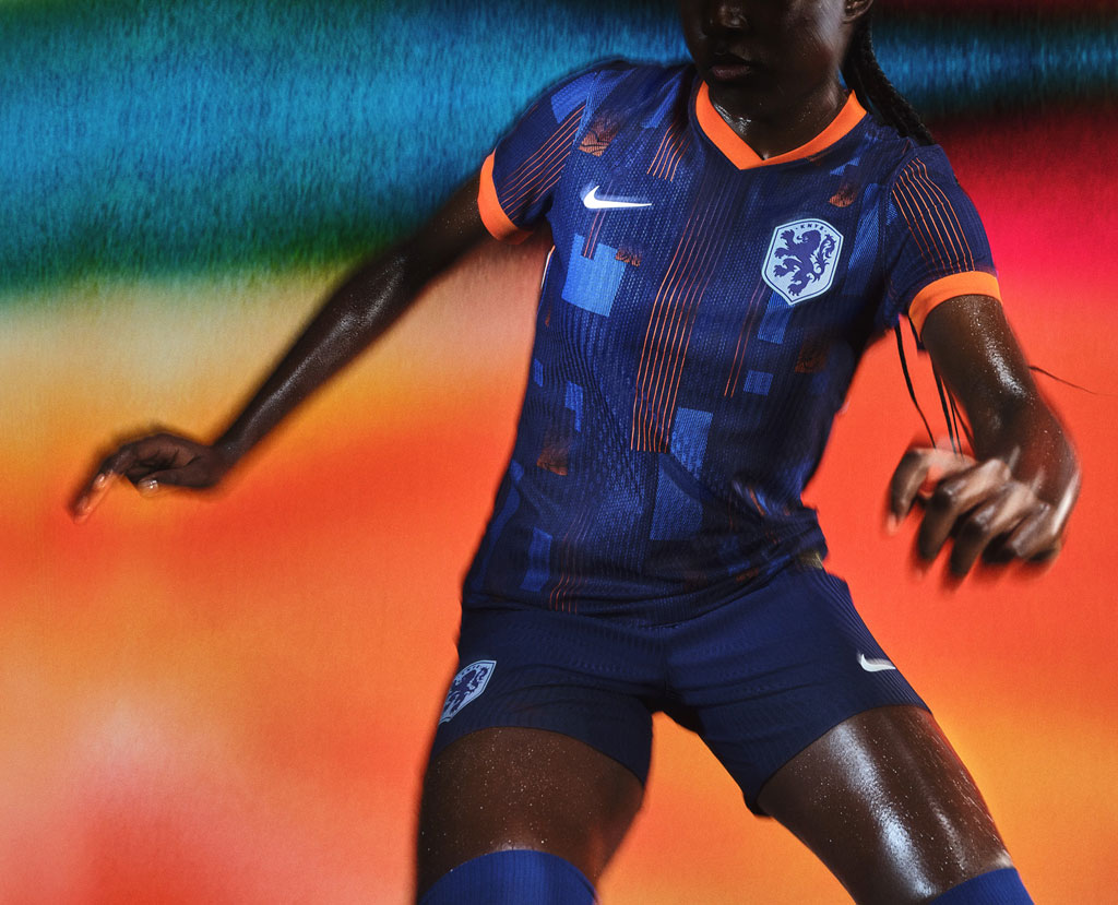 オランダ代表、EURO2024で着用する新ユニフォームを発表！アウェイは「ドレス色」のアート風デザイン｜写真8