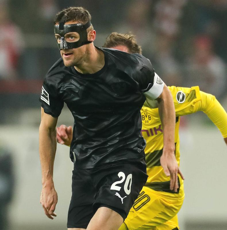 黒ずくめの組織…みたいな「超・漆黒のユニ」を8着そろえてみた｜写真8