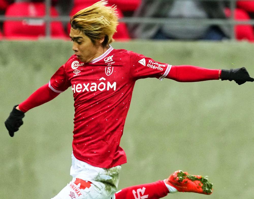 日本人選手も！近年「クリスマスユニフォーム」を着た欧州の5チーム｜写真11