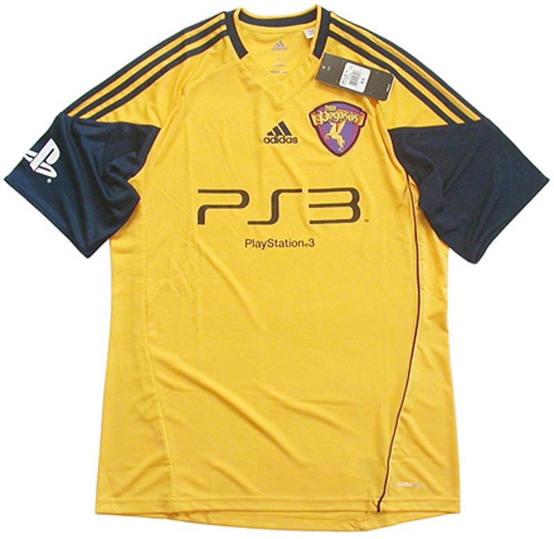 世界中で人気『PlayStation』の胸ロゴ！実は“プレステ3”まであるのを知っているか｜写真8