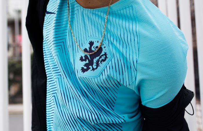 オランダ代表、2018アウェイユニフォームを発表！「1988」へのオマージュ｜写真6