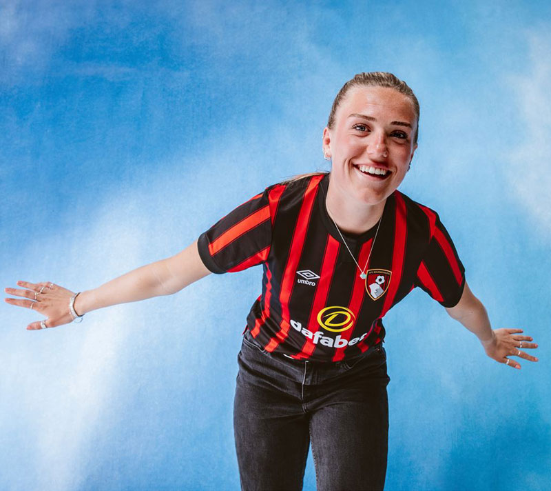 「ミラン・スタイル」が復活！ボーンマス、23-24新ユニフォームは人気のレトロなストライプ｜写真6