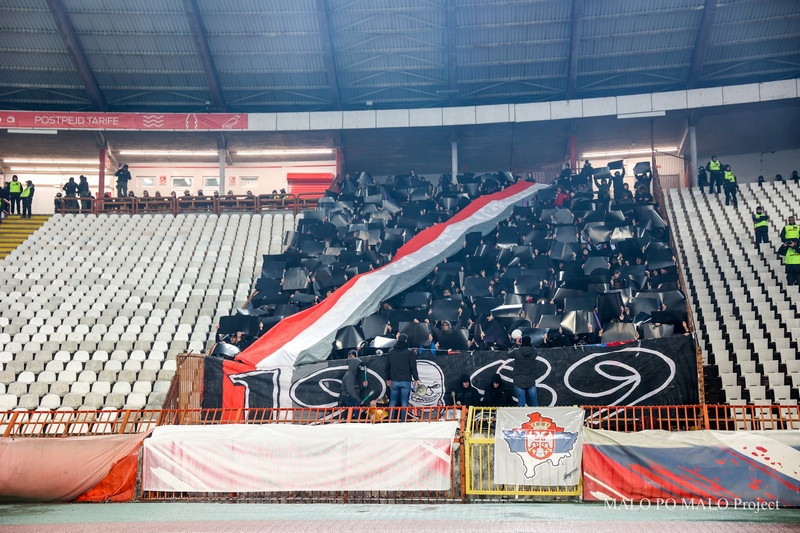 日本人女性が撮った「ミハイロヴィッチ追悼試合」…“隠されたピクシー”の違和感と紅く燃えたスタンド｜写真9