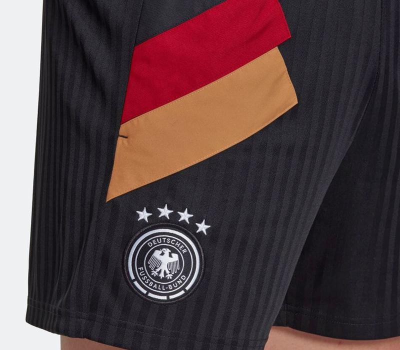 “90年代”をリメイク！ドイツ代表の「レトロなadidas新作ウェア」8選｜写真10