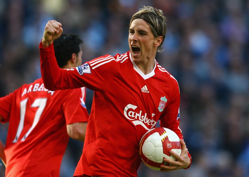 リヴァプールvsユナイテッド！最強かっこいい“赤”ユニフォーム10選｜写真16