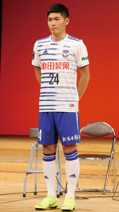 アルビレックス新潟、早くも2019新ユニフォームを発表！デザインは“スピード感”｜写真5