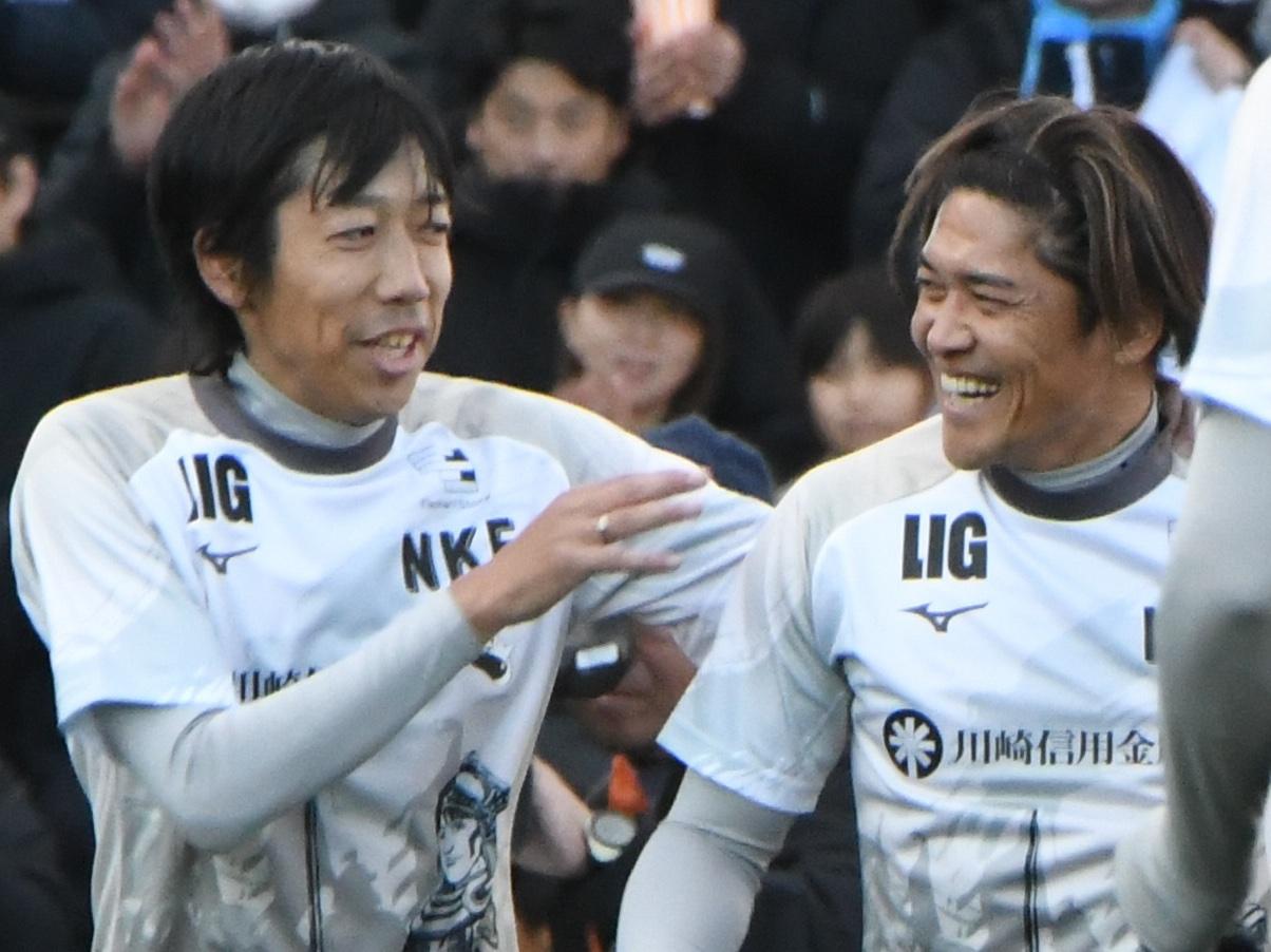 川崎フロンターレ中村憲剛の引退試合に2万人超えのサポが集結　「みんなの笑顔が見れて感無量」「幸せな1日」でピッチに別れ｜写真9