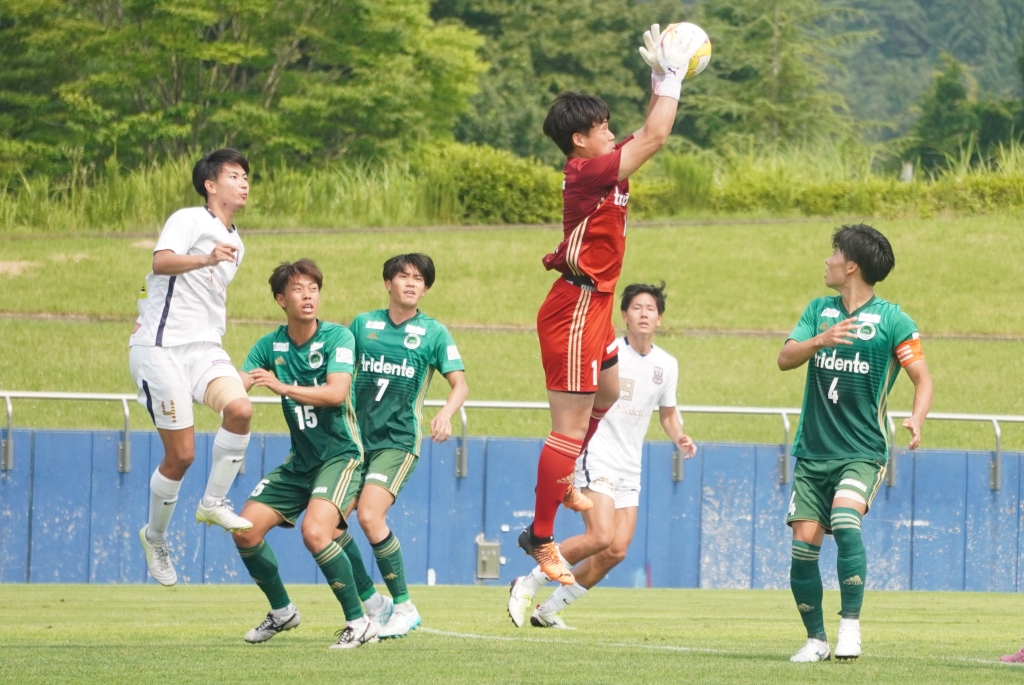 エデルソンを彷彿とさせるキック！無名校出身から東北学生最強の守護神に成長した仙台大GK泉竜聖が導いた大会3連覇｜写真3