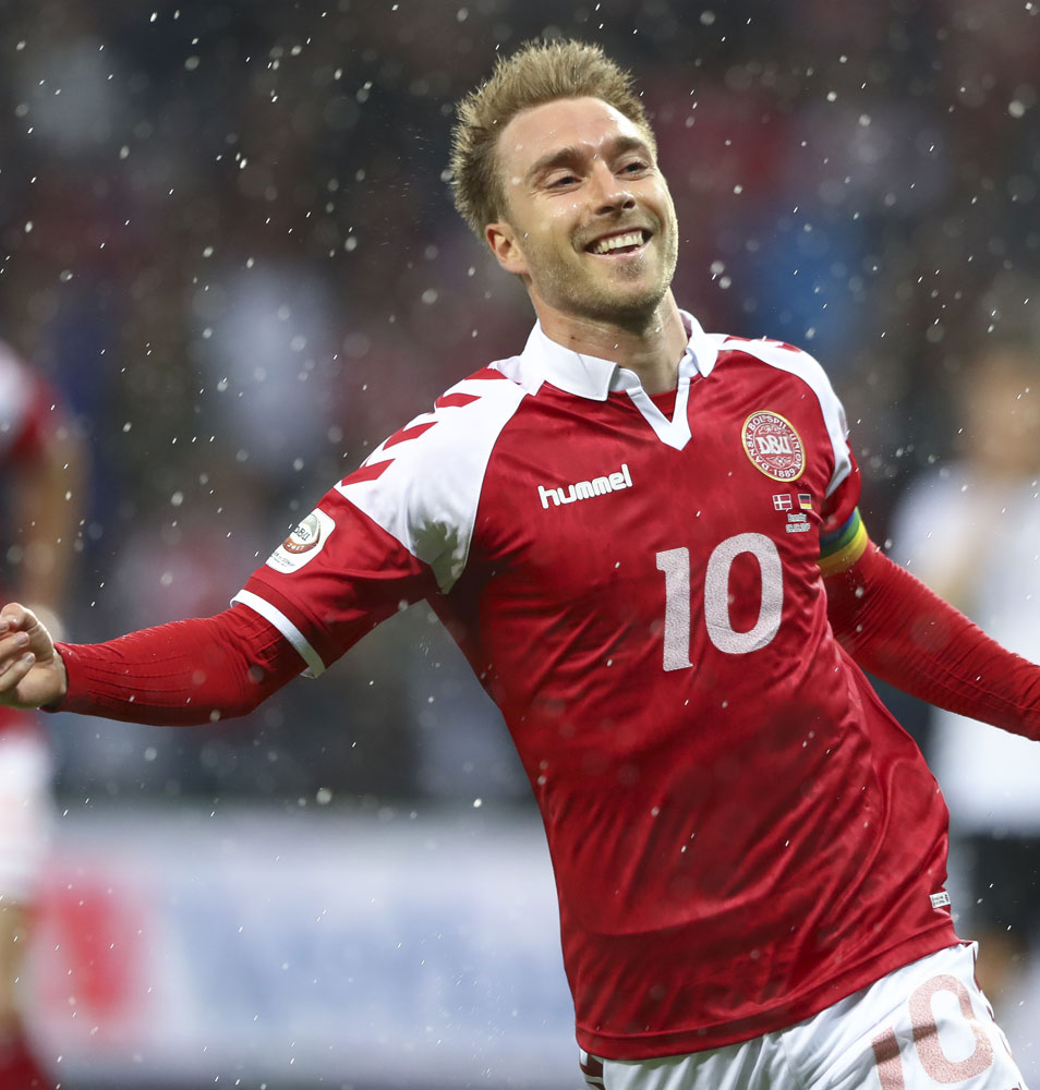 デンマーク代表、hummelの「隠れ名作ユニフォーム」4選！両者は2032年まで契約延長が決定｜写真6