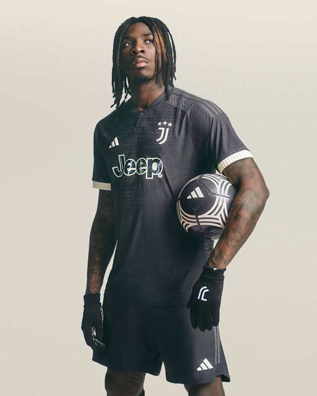 ユヴェントスが23-24新サードユニを発表！「建築物」と「ゴールキーパー」を同時に讃えるリブ編みデザイン｜写真6